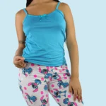 Pijama de mujer en pantalón capri con blusa azul